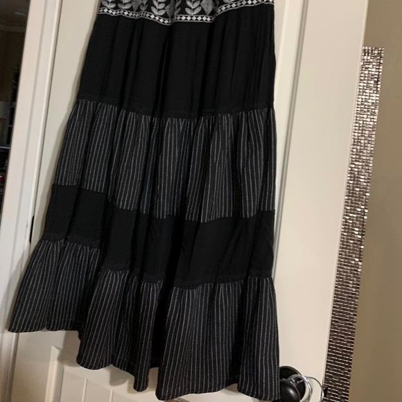 Black Embroidered Maxi Skirt - Picture 2 of 7